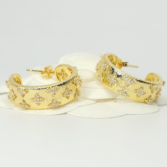 NWT Pave CZ Diamonds Hoop Huggie Earrings NEW - Picture 6 of 10